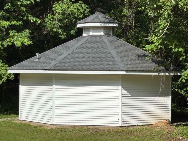 8492 N 1050 E Road, Walkerton, IN 46574