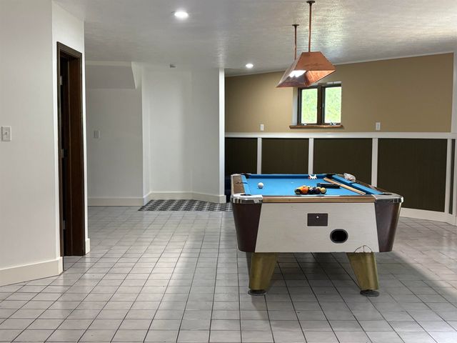 8492 N 1050 E Road, Walkerton, IN 46574