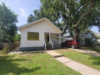 5113 Avenue R 1/2 Front, Galveston, TX 77551