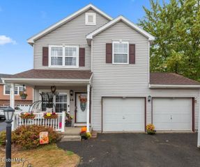 14 Lafayette Park, Green Island, NY 12183