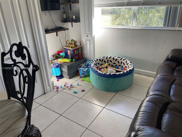 7090 NW 177th St 209-9, Hialeah, FL 33015