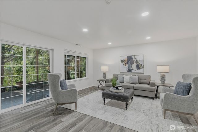 18585 NE 57th Street, Redmond, WA 98052