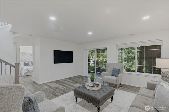 18585 NE 57th Street, Redmond, WA 98052