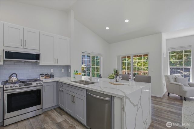 18585 NE 57th Street, Redmond, WA 98052