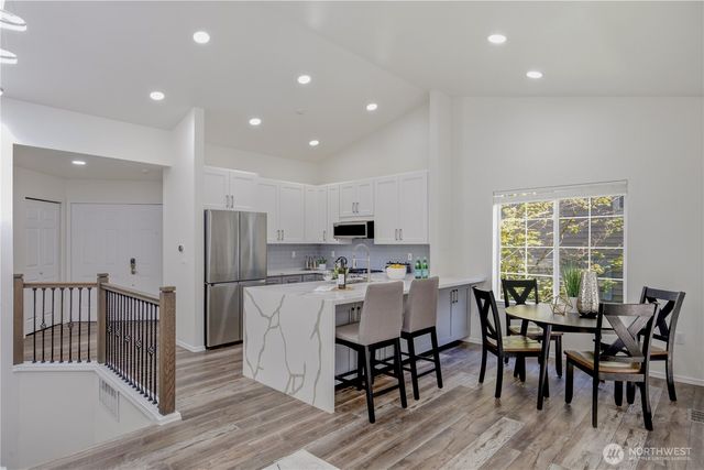 18585 NE 57th Street, Redmond, WA 98052
