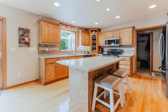 2545 GASLIGHT COURT, Oshkosh, WI 54904