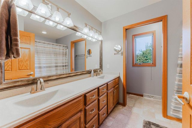 2545 GASLIGHT COURT, Oshkosh, WI 54904