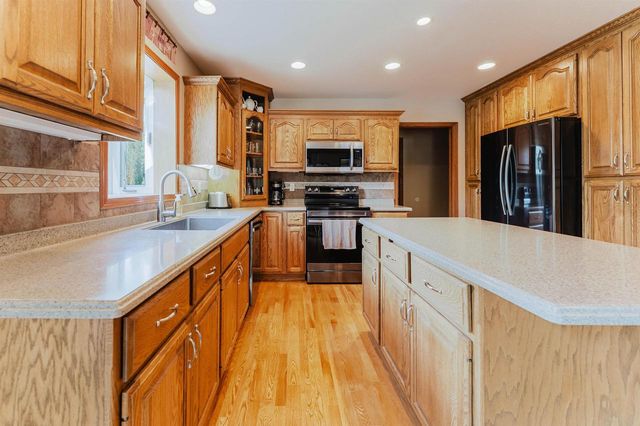 2545 GASLIGHT COURT, Oshkosh, WI 54904