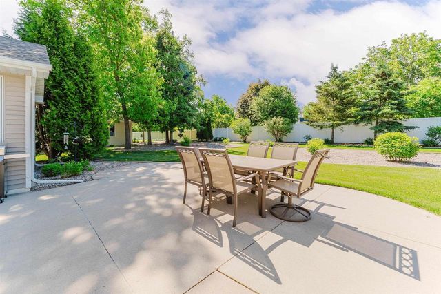 2545 GASLIGHT COURT, Oshkosh, WI 54904