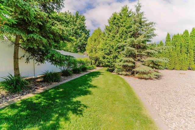 2545 GASLIGHT COURT, Oshkosh, WI 54904