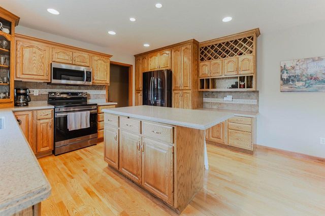 2545 GASLIGHT COURT, Oshkosh, WI 54904