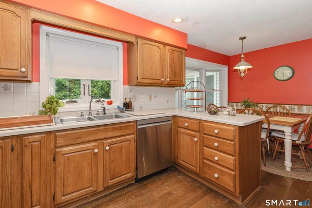 417 Chestnut Tree Hill Road, Oxford, CT 06478