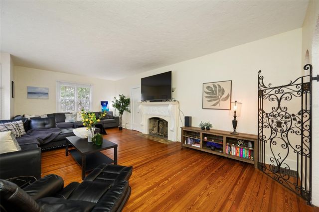 1225 11TH STREET N, St Petersburg, FL 33705