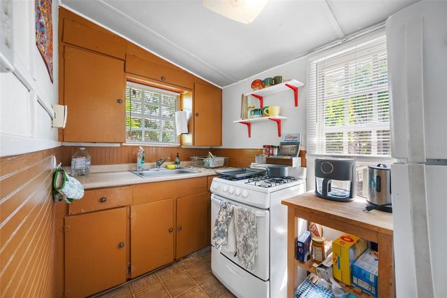 1225 11TH STREET N, St Petersburg, FL 33705