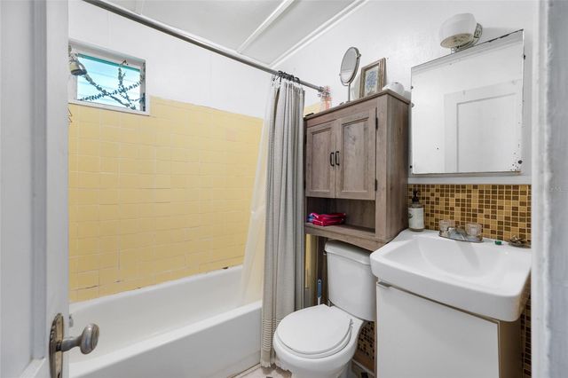1225 11TH STREET N, St Petersburg, FL 33705