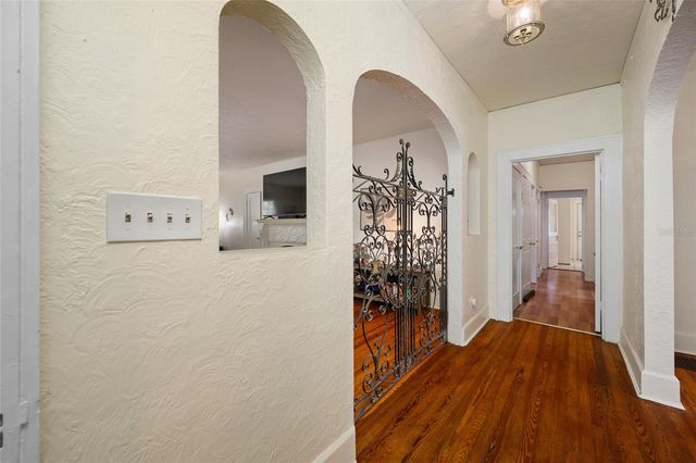 1225 11TH STREET N, St Petersburg, FL 33705