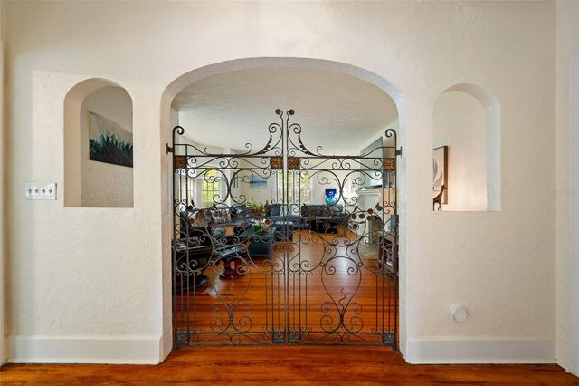1225 11TH STREET N, St Petersburg, FL 33705