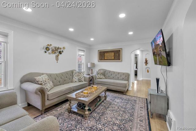 6964 Nightingale Street, Dearborn Heights, MI 48127