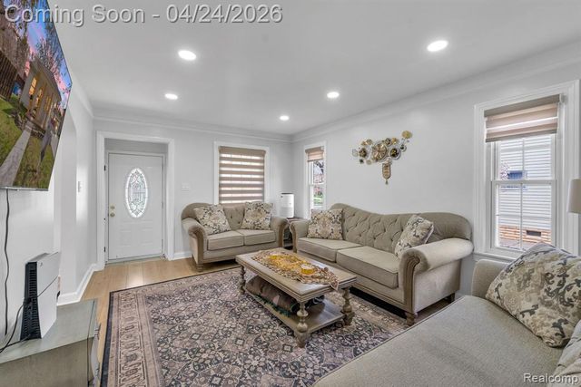 6964 Nightingale Street, Dearborn Heights, MI 48127