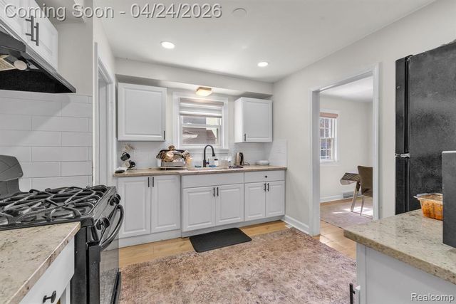 6964 Nightingale Street, Dearborn Heights, MI 48127
