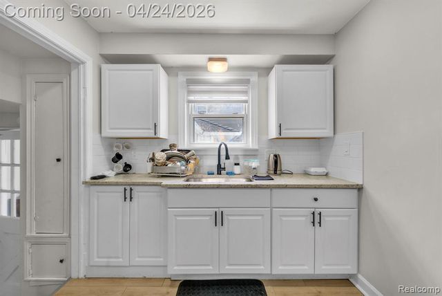 6964 Nightingale Street, Dearborn Heights, MI 48127