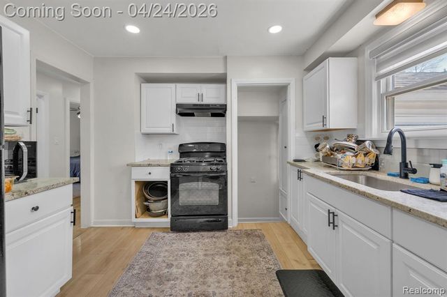 6964 Nightingale Street, Dearborn Heights, MI 48127