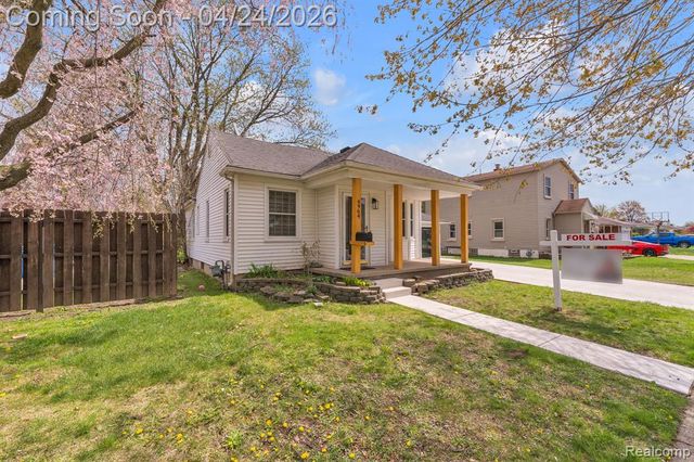 6964 Nightingale Street, Dearborn Heights, MI 48127