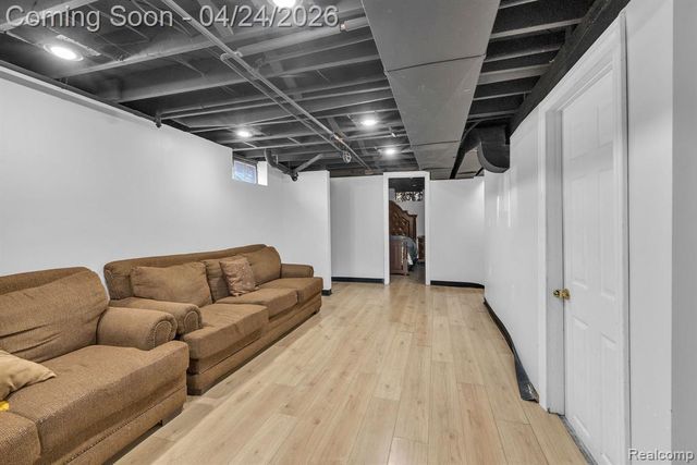 6964 Nightingale Street, Dearborn Heights, MI 48127