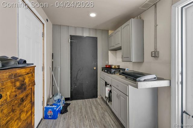 6964 Nightingale Street, Dearborn Heights, MI 48127
