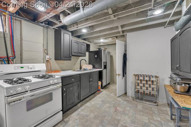 6964 Nightingale Street, Dearborn Heights, MI 48127