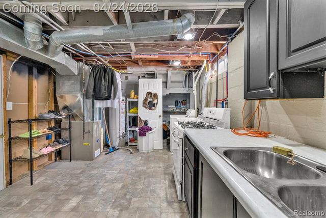 6964 Nightingale Street, Dearborn Heights, MI 48127