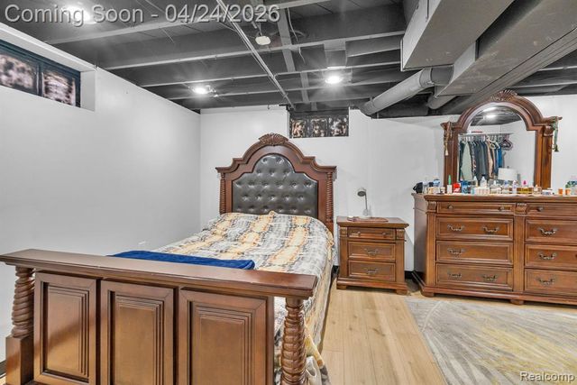 6964 Nightingale Street, Dearborn Heights, MI 48127