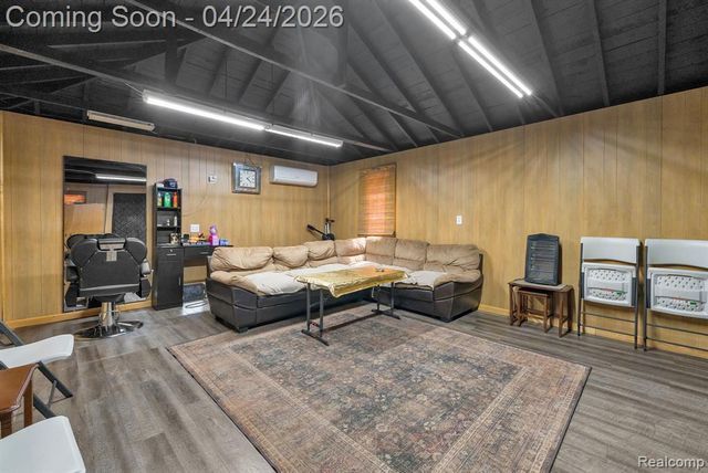 6964 Nightingale Street, Dearborn Heights, MI 48127