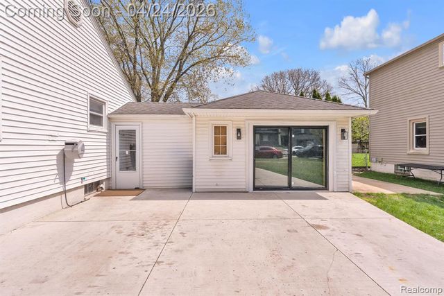 6964 Nightingale Street, Dearborn Heights, MI 48127