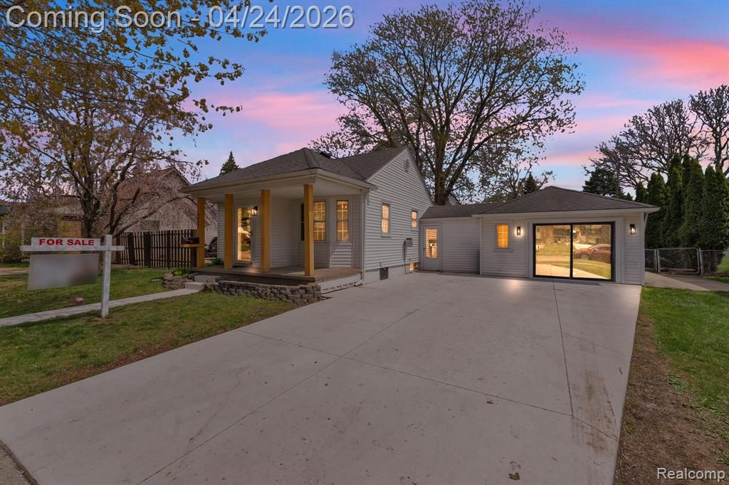 6964 Nightingale Street, Dearborn Heights, MI 48127