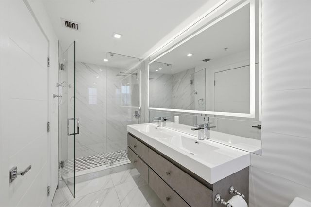 714 NE 14th Avenue 102, Fort Lauderdale, FL 33304