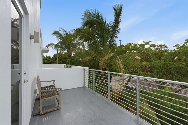 714 NE 14th Avenue 102, Fort Lauderdale, FL 33304