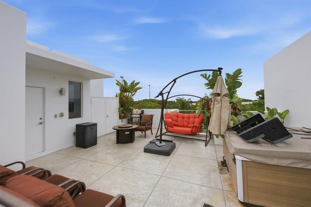 714 NE 14th Avenue 102, Fort Lauderdale, FL 33304