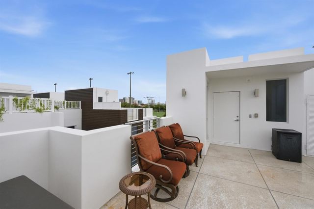 714 NE 14th Avenue 102, Fort Lauderdale, FL 33304