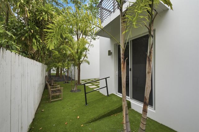 714 NE 14th Avenue 102, Fort Lauderdale, FL 33304