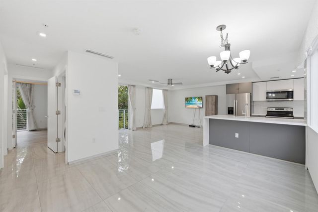714 NE 14th Avenue 102, Fort Lauderdale, FL 33304