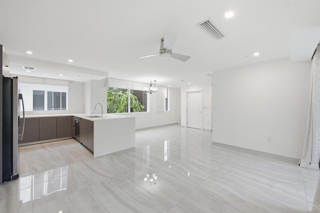 714 NE 14th Avenue 102, Fort Lauderdale, FL 33304