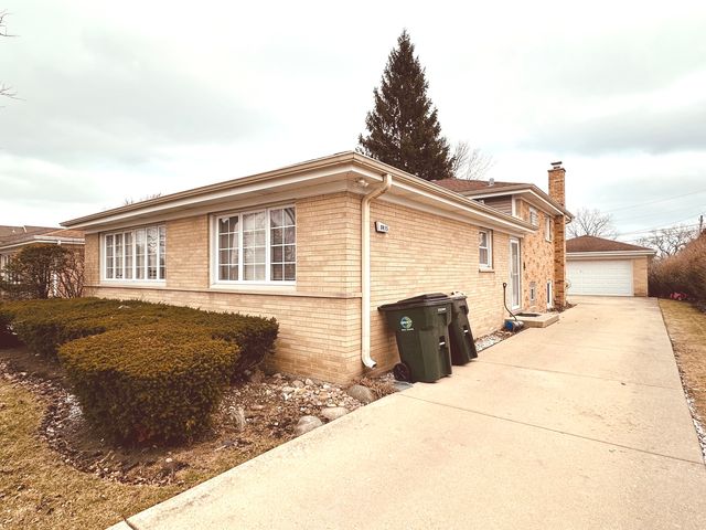 8415 N Ottawa Avenue, Niles, IL 60714