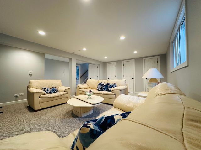 8415 N Ottawa Avenue, Niles, IL 60714