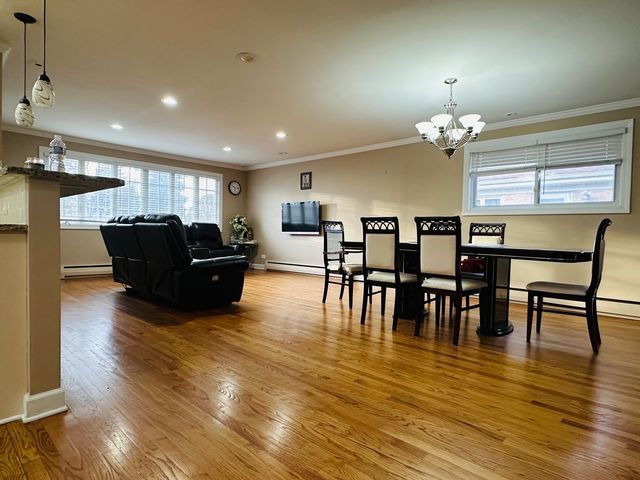 8415 N Ottawa Avenue, Niles, IL 60714