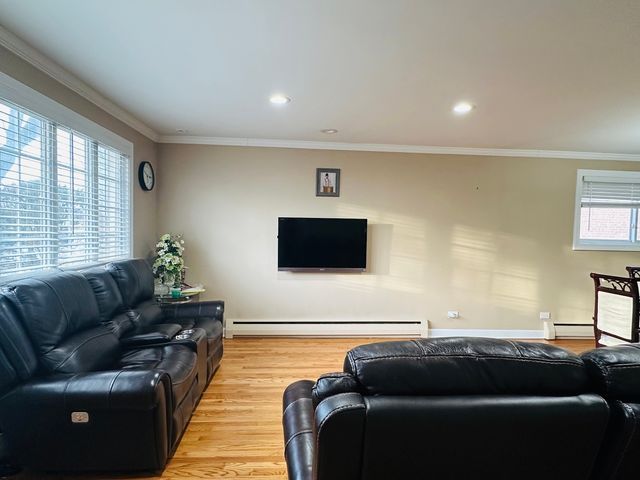 8415 N Ottawa Avenue, Niles, IL 60714