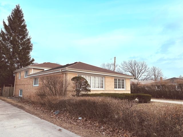 8415 N Ottawa Avenue, Niles, IL 60714