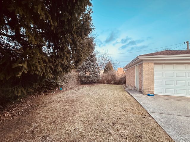 8415 N Ottawa Avenue, Niles, IL 60714