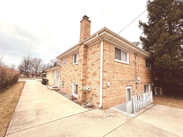 8415 N Ottawa Avenue, Niles, IL 60714