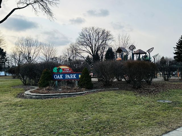 8415 N Ottawa Avenue, Niles, IL 60714